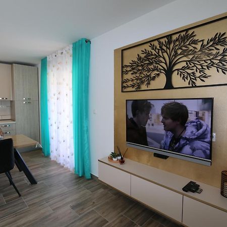 Apartments Mirjana Шіло Екстер'єр фото