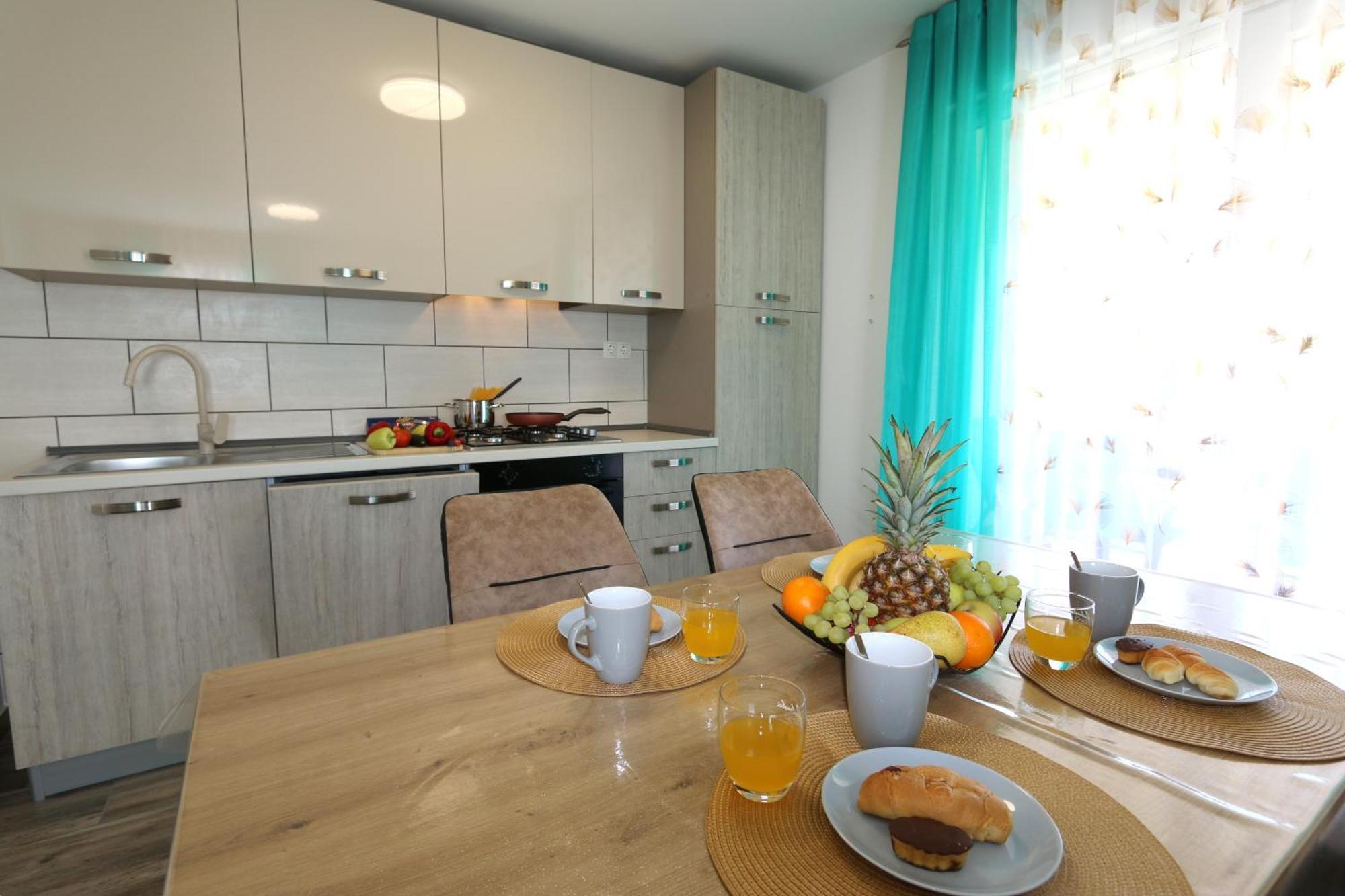 Apartments Mirjana Шіло Екстер'єр фото