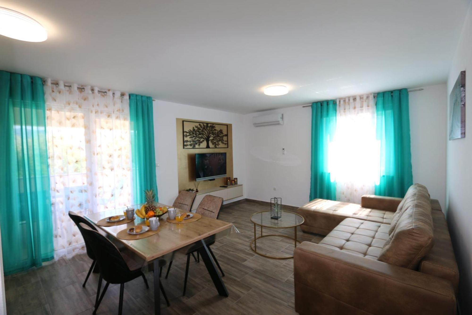 Apartments Mirjana Шіло Екстер'єр фото