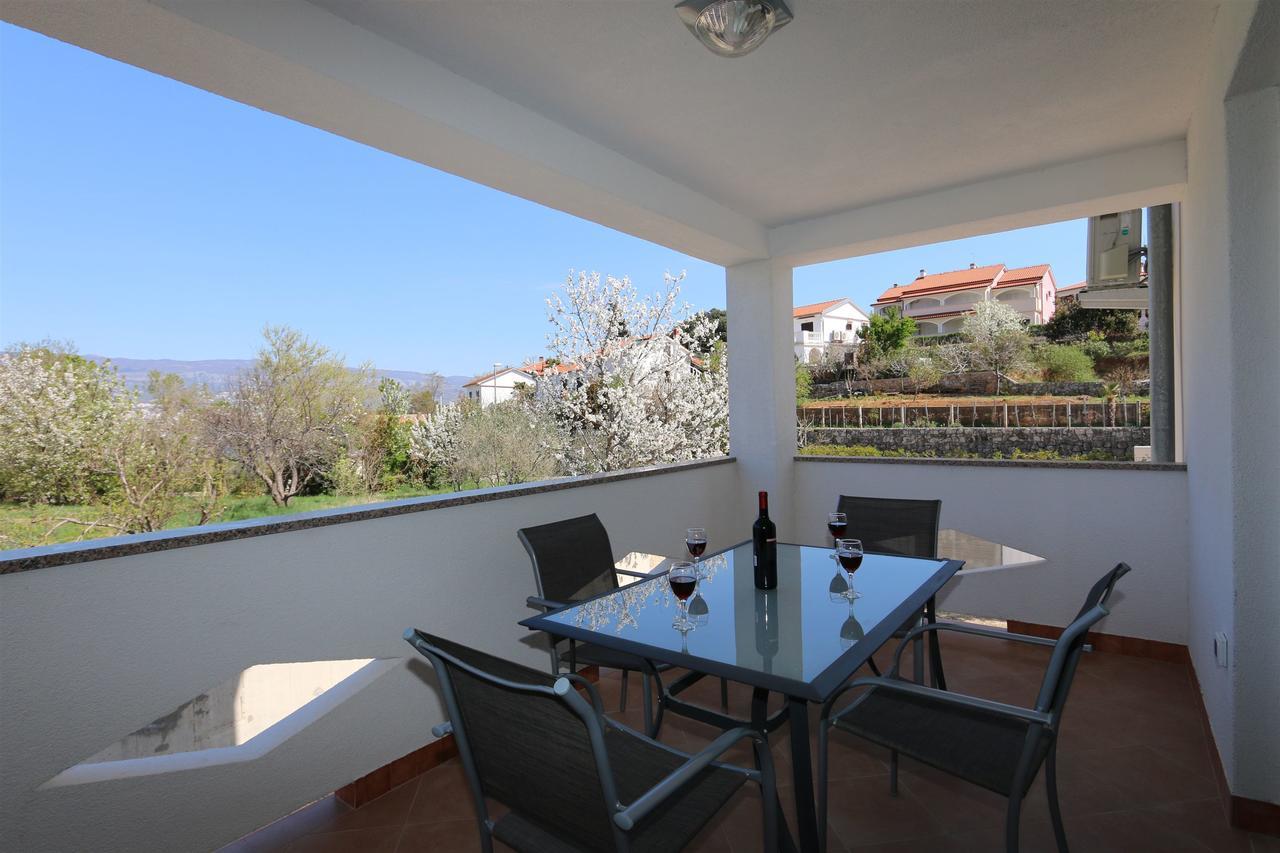 Apartments Mirjana Шіло Екстер'єр фото