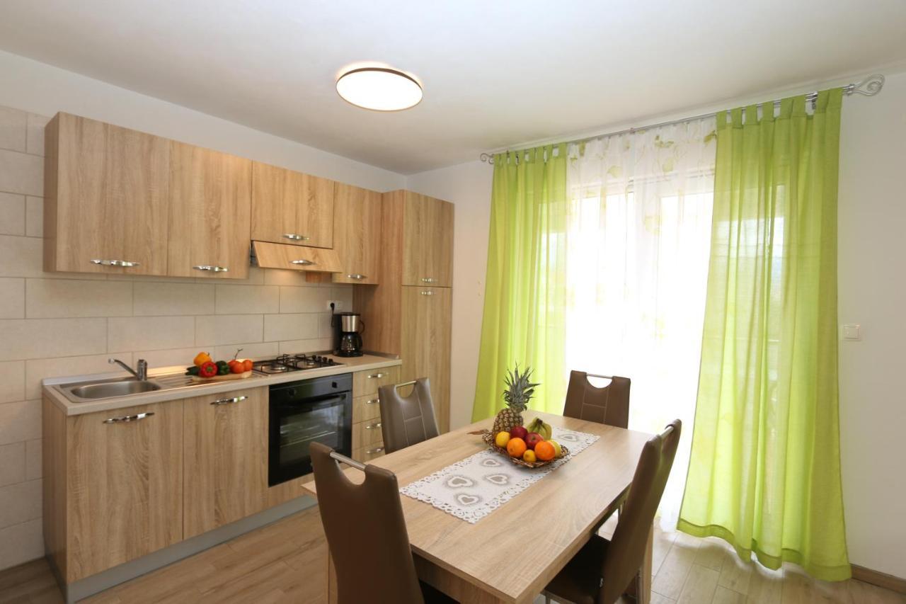 Apartments Mirjana Шіло Екстер'єр фото