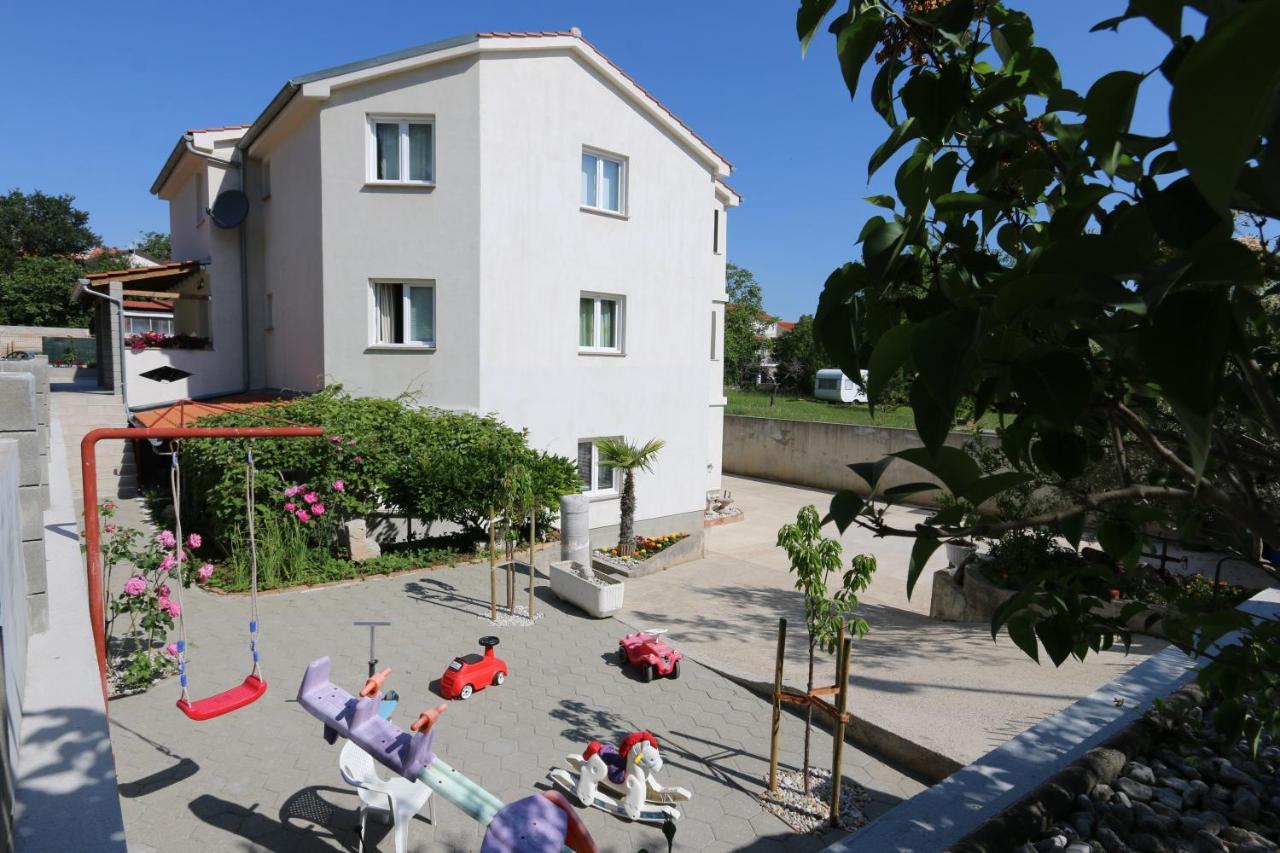 Apartments Mirjana Шіло Екстер'єр фото