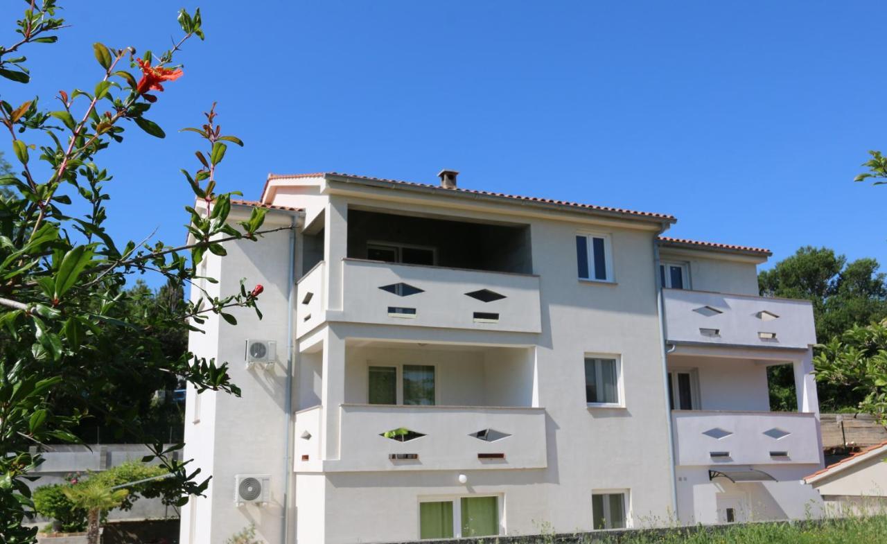 Apartments Mirjana Шіло Екстер'єр фото
