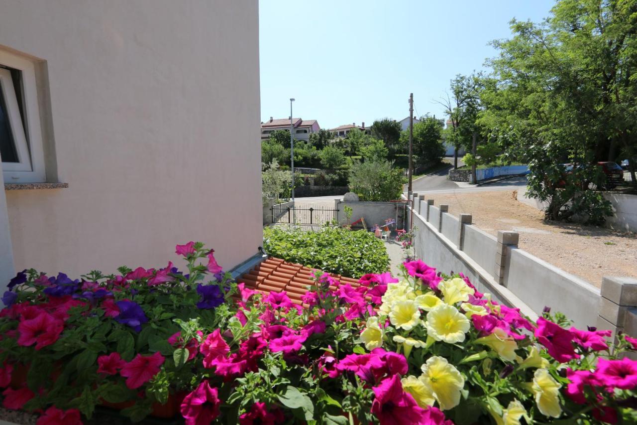 Apartments Mirjana Шіло Екстер'єр фото