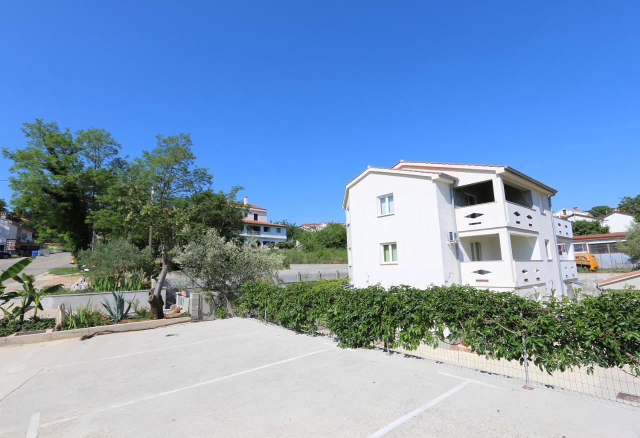 Apartments Mirjana Шіло Екстер'єр фото