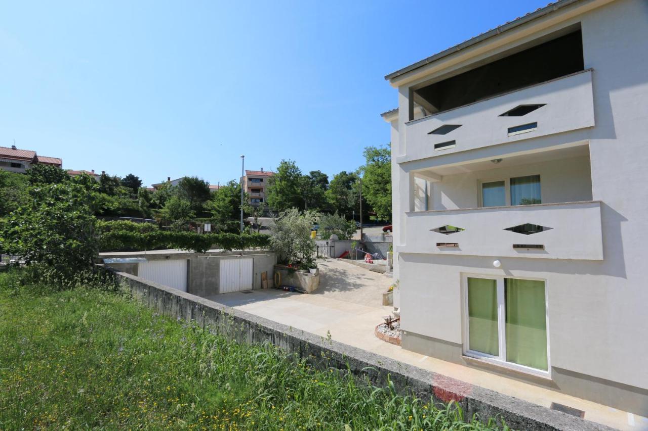 Apartments Mirjana Шіло Екстер'єр фото