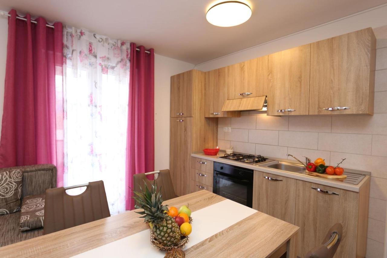 Apartments Mirjana Шіло Екстер'єр фото