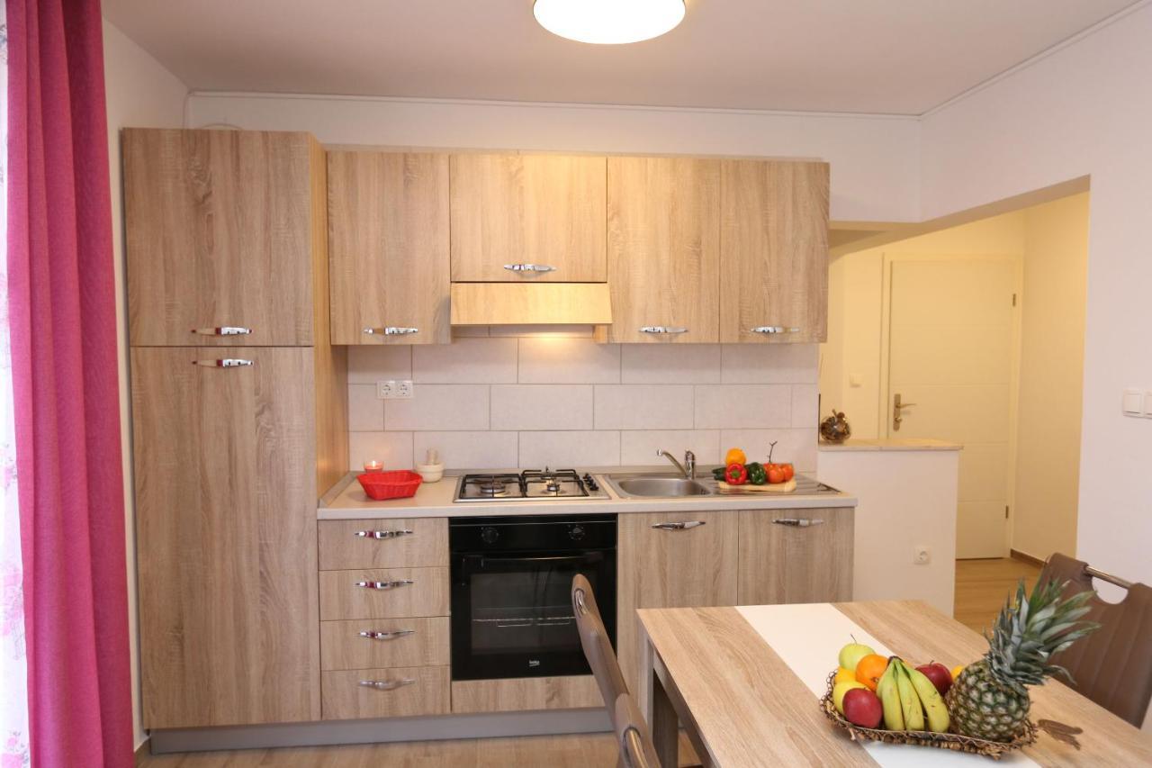 Apartments Mirjana Шіло Екстер'єр фото