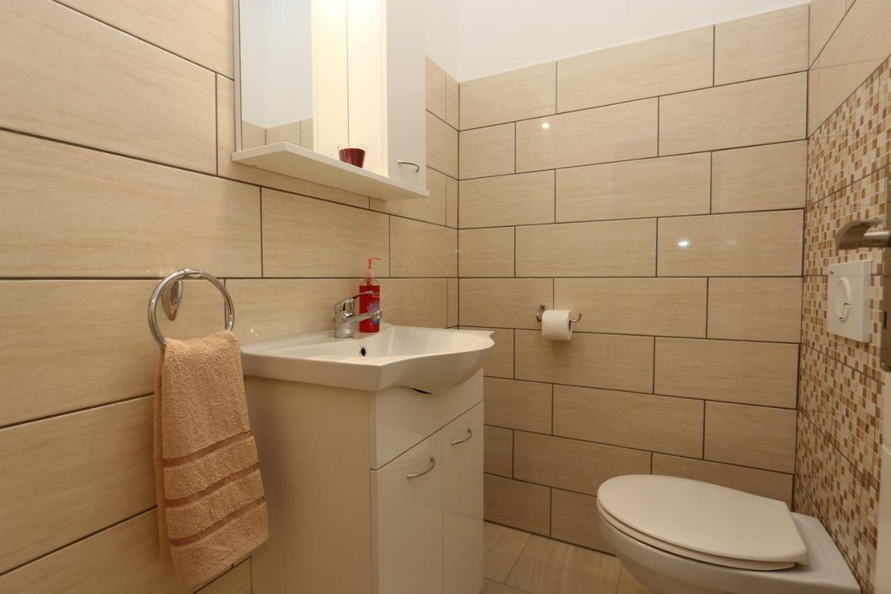 Apartments Mirjana Шіло Екстер'єр фото